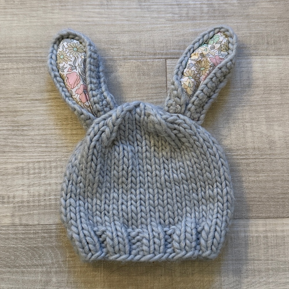 The Blueberry Hill newborn 0-3 month Bunny Hat. EUC